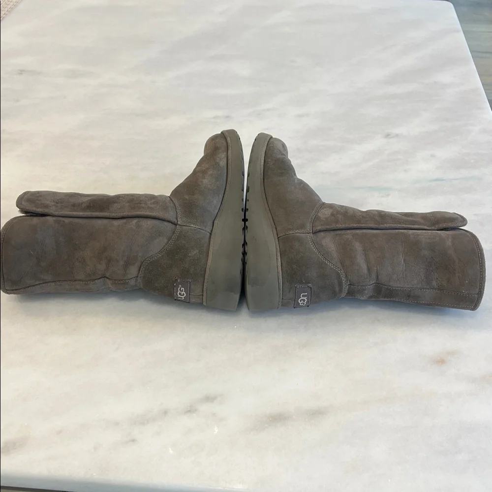 UGG Amie Slim Classic Wedge Suede Gray Winter Boots Size 10